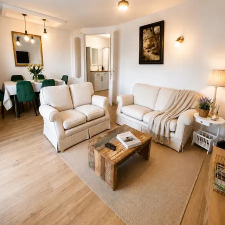 Flat - Walking Distance To The National Stadium