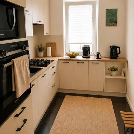Flat - Walking Distance To The National Stadium