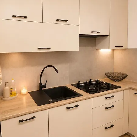 Flat - Walking Distance To The National Stadium *