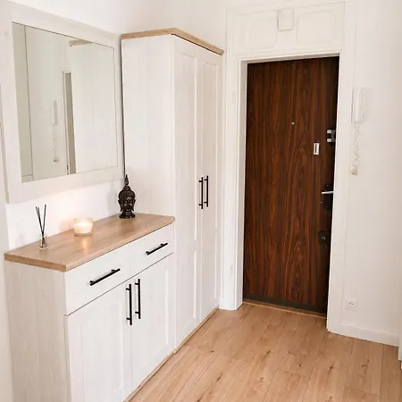 Flat - Walking Distance To The National Stadium *