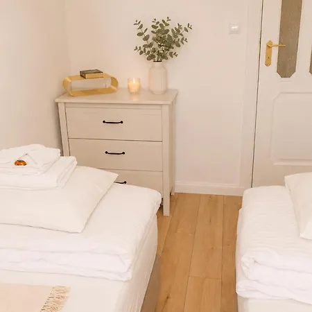 Lägenhet Flat - Walking Distance To The National Stadium