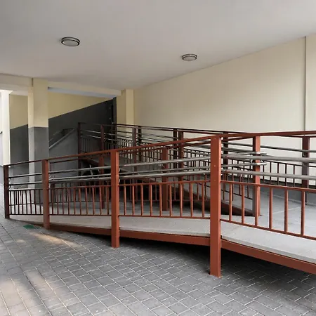 Flat - Walking Distance To The National Stadium *
